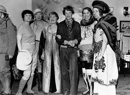 24_Costumes